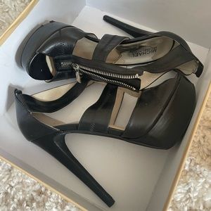 MICHAEL KORS women’s black leather heels size 9
